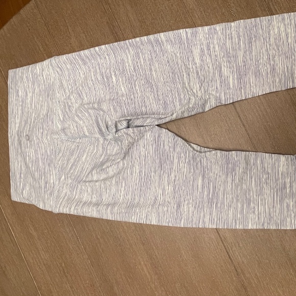 Lululemon cropped leggings - Picture 1 of 2